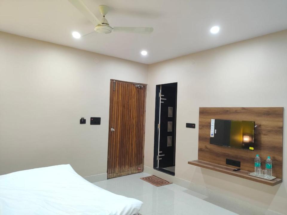 Hotel Vaishnavi Near Baba Dham Temple دوغار المظهر الخارجي الصورة